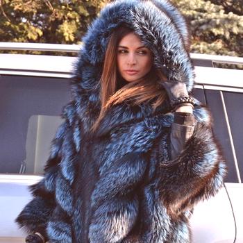 Stříbrné fox kabáty 2018-2019: jak si vybrat a co nosit