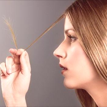 Rozdělené konce vlasů. 10 způsobů, jak bojovat
