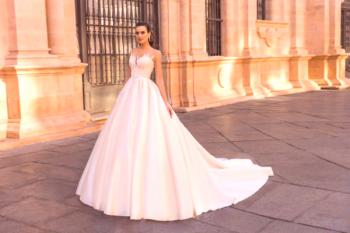 Módní svatební šaty v roce 2019: modely a styly