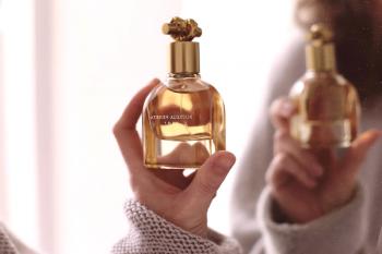 Jaké parfémy jsou nyní módní: trendy pro ženy a muže