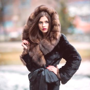 Mink kabáty s kapucí: nejkrásnější modely